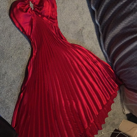 Ruby Red Prom/Pageant Dress - Picture 4 of 4